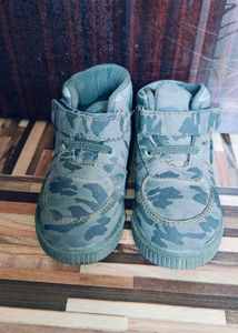 Branded shoes, very nice and Comfortable.