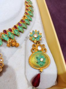 Traditional Green &amp; Red Enamel Necklace Set