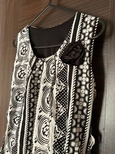 Chic Black &amp; White Sleeveless Designer Top ♠️