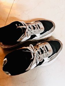 Selling My Two Used Shoes – UK 6