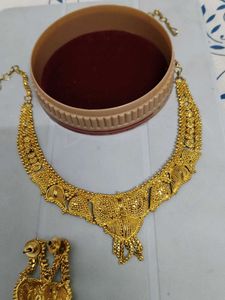 Elegant Golden Necklace &amp; Earring Set