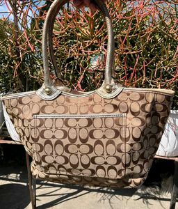 Coach Rare Golden Daisy Bleecker( Authentic Bag)