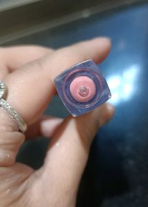 HUDA BEAUTY LIQUID LIPSTICK                               Shade - Gossip Gurl