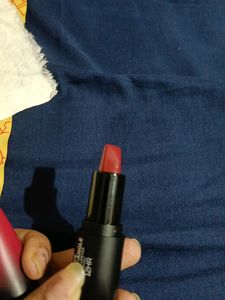 Staze Duo Lipsticks 2 Shades In One Lipstick