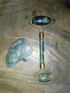 Jade Roller & Gua Sha Set