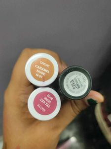 3 Lipsticks 1 Lipgloss +1 Eyeliner