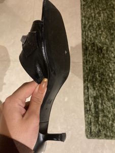 black kitten heels