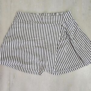 Black And White Stripped Mini Skort#shorts In Form Of Skirt#divided Skirt