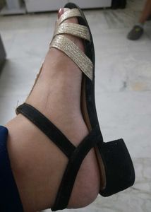 Carlton London Black Gold Sandals 5