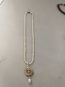 Elegant Faux Pearl Statement Necklace