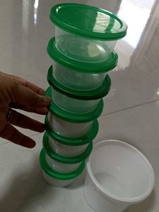 7 Small And 1 Big Plastic Containers With Lid