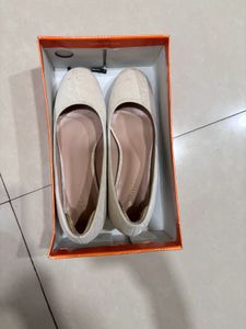 Beautiful Strong Lino Perros Off White Heels