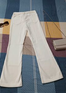 White Flared Jeans ♡