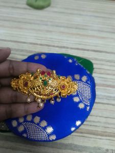 Gold-toned Hair Accessory