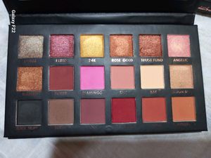 Huda Beauty Eyeshadow Palette(DUPE)