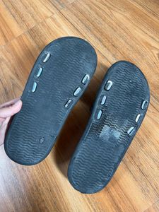 Authentic Puma Slides 🫶🏻 ( Negotiable )