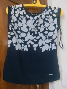 Floral Print Sleeveless Top
