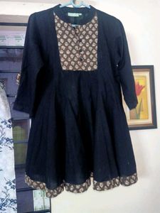 Women&#39;s Black Floral Print A- Line Tunic