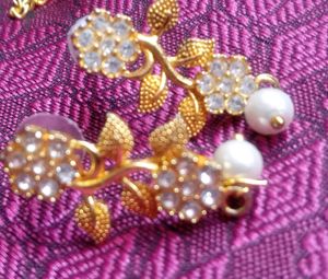 ATTRACTIVE JEWELLERY SET FOR WOMAN AND GIRLS,IT HA