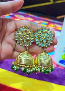 Beautiful Kundan With Green Beauty...Earring