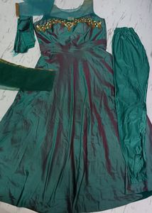 Princess 👑 Green Gown With Dupata Legi Sleeves