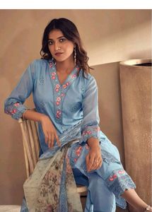 💙 Sheer Elegance: Organza Embroidered Kurta Set �