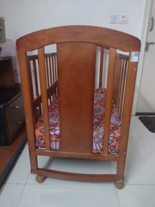 Babyhug Wooden Crib with Mattress