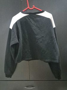Forever 21 Black Cropped Sweatshirt