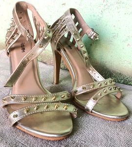 I am Selling Heel
