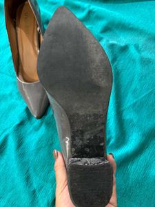 Uniquest Pointed Toe Pump