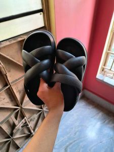 Dressberry Women Black Rubber Clogs