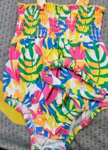 Cute  Onesies of babyoye, mother care and baby hug