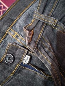 Stylish Cropped Denim Jeans