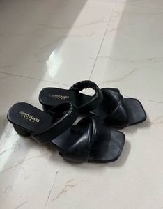 New Tokyo Talking Not Used Black Puffer Wedges