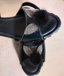 Flower Print Comfortable Party Wear Sandals For Gi