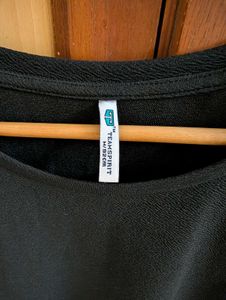Sporty black tennis dress