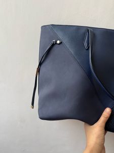 new Victoria&#39;s Secret Tote Bag( check flaws)