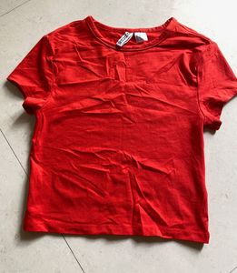 H&amp;M Red Basic T-Shirt  🍓