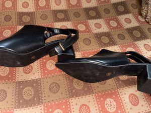 Chic Black Hees