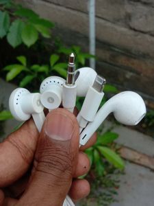 🎧 2Pcs Wired Earphones – 1 Lightning + 3.5mm Jack