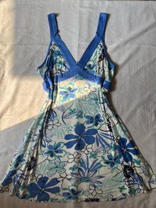 V-neck Blue And White Floral Print Dress