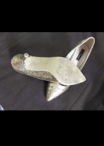 👠Get Glamour Golden Glitter heels 👠