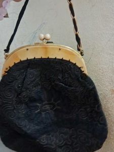 Vintage Embroidered Kiss Lock Purse
