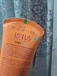 LOTUS SUNSCREEN SPF40