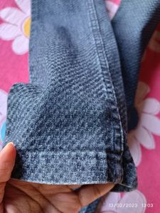 Dark Washed Jeans For Women Fits Upto 28 Waist. Mid Rise Jeans.