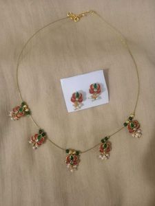 Red Green Combination Lotus Neck Set