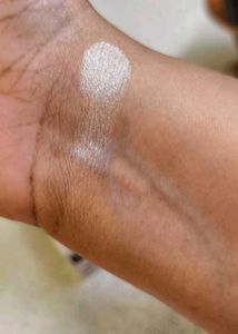 Rare Beauty Highlighter - Enlighten