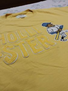 Hollister Graphic Tee