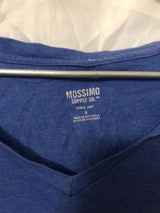 Mossimo V nack T shirt