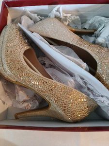 GOLDEN Pearl HEELS